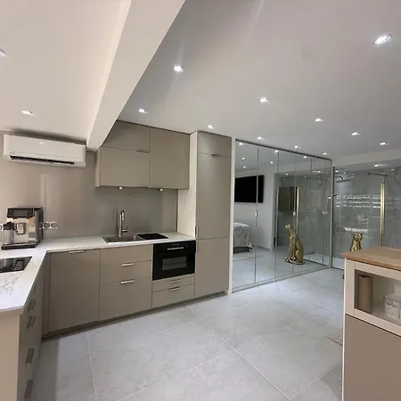 Ginette Apartment *